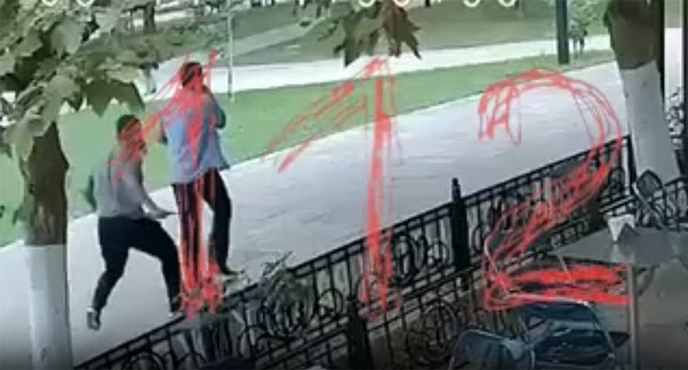 The moment of the attack in the city garden of Makhachkala. Frame from the video https://t.me/ENews112/28570