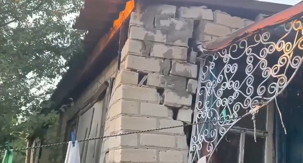 Damaged house in the village of Priozerny. Frame from the video https://t.me/tipichkras/82075 Damaged house in the village of Priozerny. Frame from the video https://t.me/tipichkras/82075