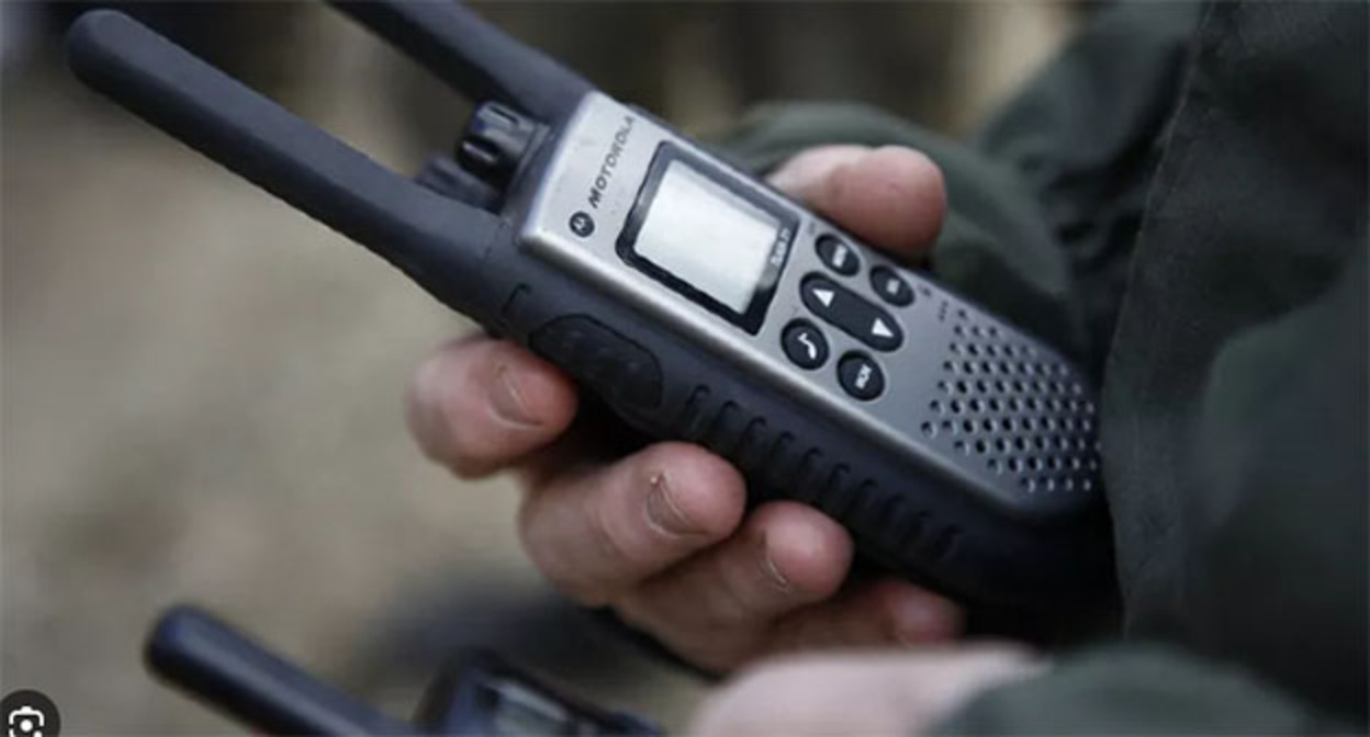 A law enforcement officer with a radio. Photo: Vlad Alexandrov, YUGA.ru A law enforcement officer with a radio. Photo: Vlad Alexandrov, YUGA.ru