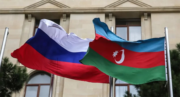Flags of Russia and Azerbaijan. Photo: https://rtvi.com/ Flags of Russia and Azerbaijan. Photo: https://rtvi.com/