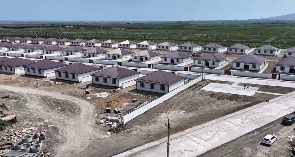 New microdistrict in Mamedkala. A still from the video of the Derbent district administration from 26.08.26, https://t.me/glava_derbent_rayona/1695