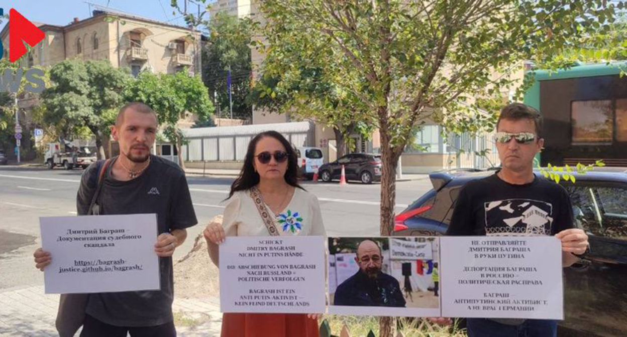 Participants of the picket in Yerevan. Screenshot of the publication https://t.me/rusnews/90890