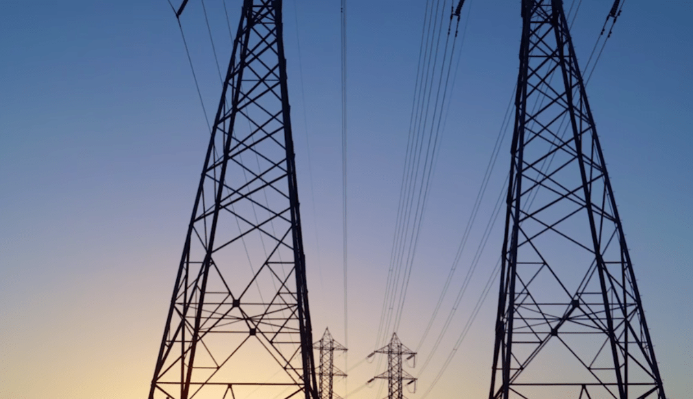Power lines. A still from a video on the YouTube channel Energon, https://www.youtube.com/watch?v=BSpaL_0alGU