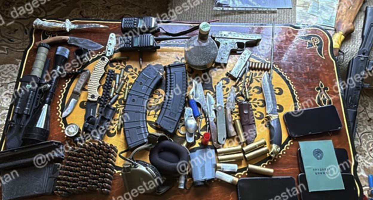Weapons found in the house of a resident of the village of Balakhani in the Unzukul district. September 22, 2026. Photo: Ministry of Internal Affairs of Dagestan Weapons found in the house of a resident of the village of Balakhani in the Unzukul district. September 22, 2026. Photo: Ministry of Internal Affairs of Dagestan