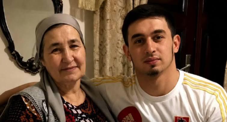 Mansur Movlaev with his mother. Screenshot of the photo https://www.instagram.com/p/DZNhFyLCFXW/ (the activities of the company Meta, which owns the social network, are banned in Russia) Mansur Movlaev with his mother. Screenshot of the photo https://www.instagram.com/p/DZNhFyLCFXW/ (the activities of the company Meta, which owns the social network, are banned in Russia)