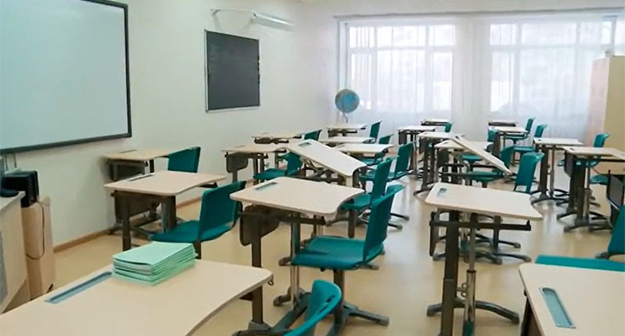 School classroom. Frame from the video https://www.youtube.com/watch?v=54NIiUPYpmM School classroom. Frame from the video https://www.youtube.com/watch?v=54NIiUPYpmM