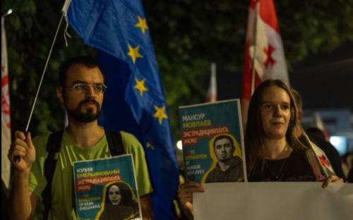 Posters in the hands of activists. Screenshot from Publika photo dated 26.09.26, https://www.facebook.com/photo/?fbid=1881655053234036&set=pcb.1881655233234018 (the activities of the Meta company, which owns the social network, are banned in Russia). Posters in the hands of activists. Screenshot from Publika photo dated 26.09.26, https://www.facebook.com/photo/?fbid=1881655053234036&set=pcb.1881655233234018 (the activities of the Meta company, which owns the social network, are banned in Russia).