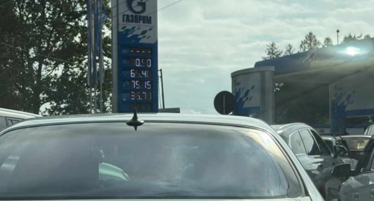 Queue at Gazprom gas station. Screenshot from the chat "Gasoline Ossetia" dated 27.09.26, https://t.me/c/4494321911/20211 Queue at Gazprom gas station. Screenshot from the chat "Gasoline Ossetia" dated 27.09.26, https://t.me/c/4494321911/20211
