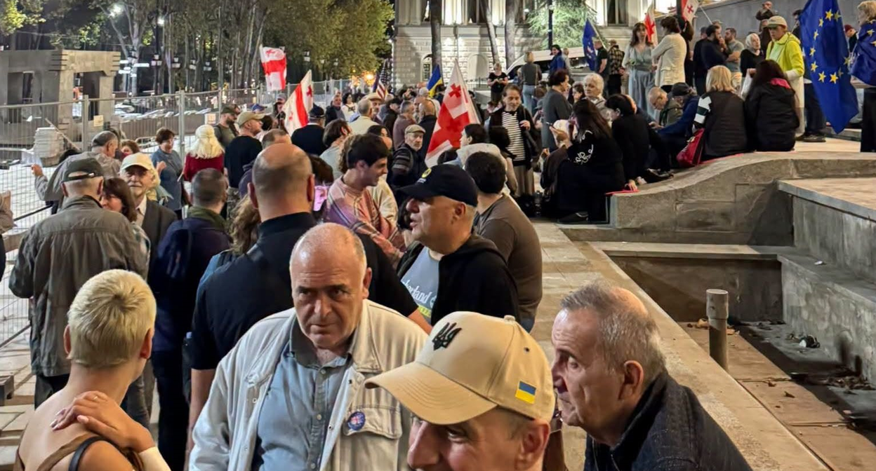 Participants of the protest on the 672nd day in Tbilisi. photo: Giorgi Mumladze / Facebook*