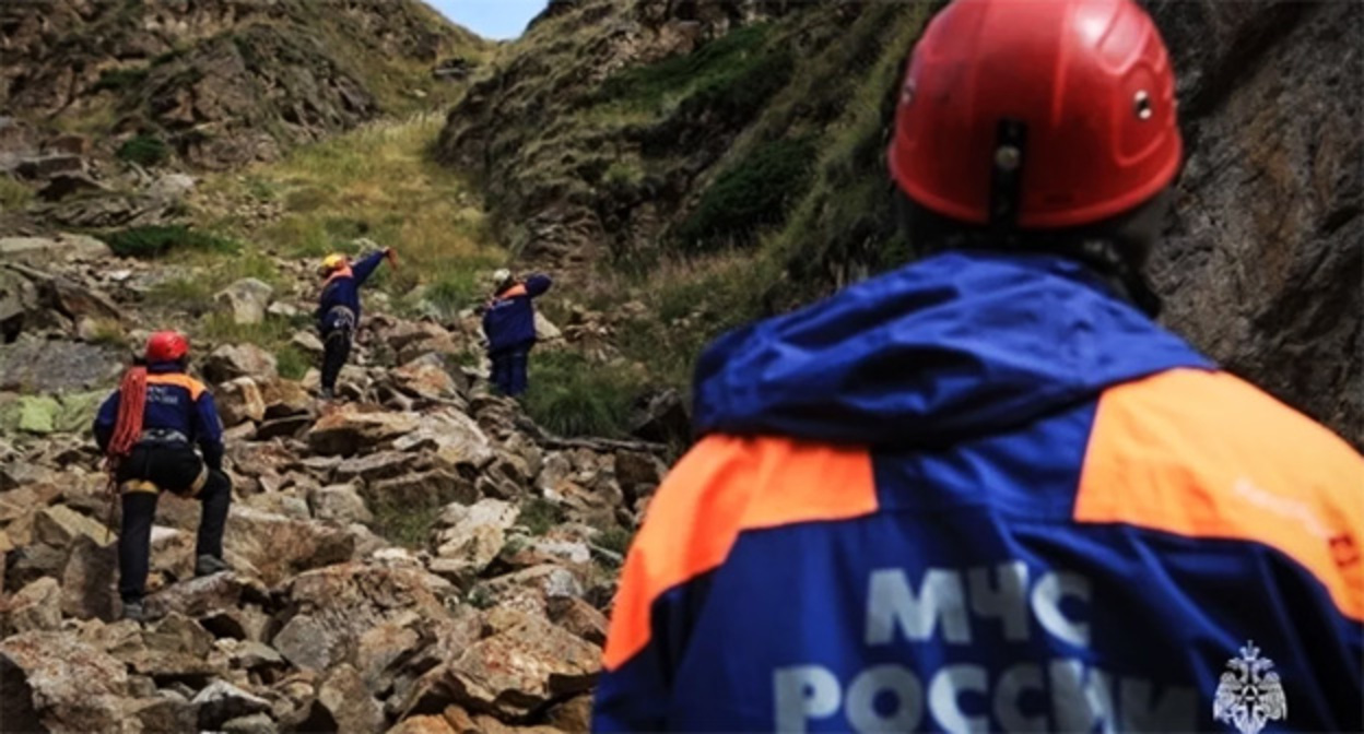 Rescuers of the Ministry of Emergency Situations. Photo: Telegram channel of the Ministry of Emergency Situations of Kabardino-Balkaria.