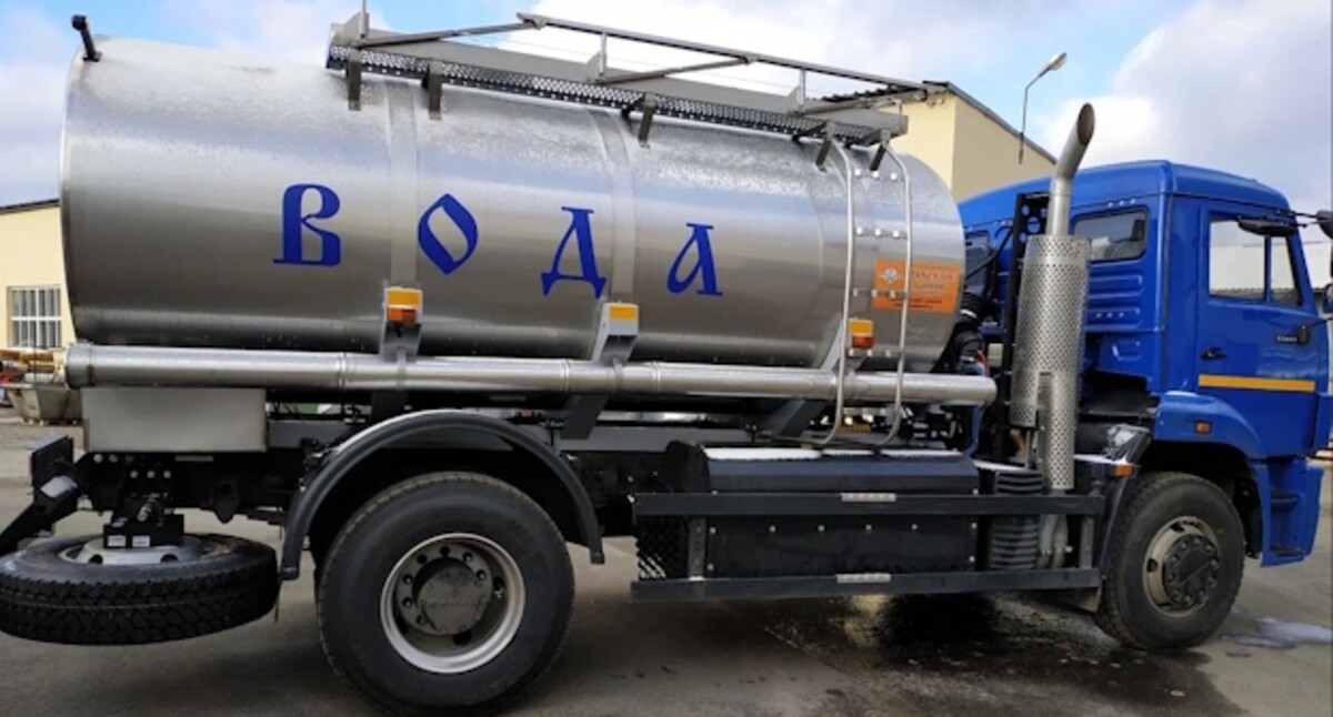 Water truck, photo: skidki-2023.ru Water truck, photo: skidki-2023.ru