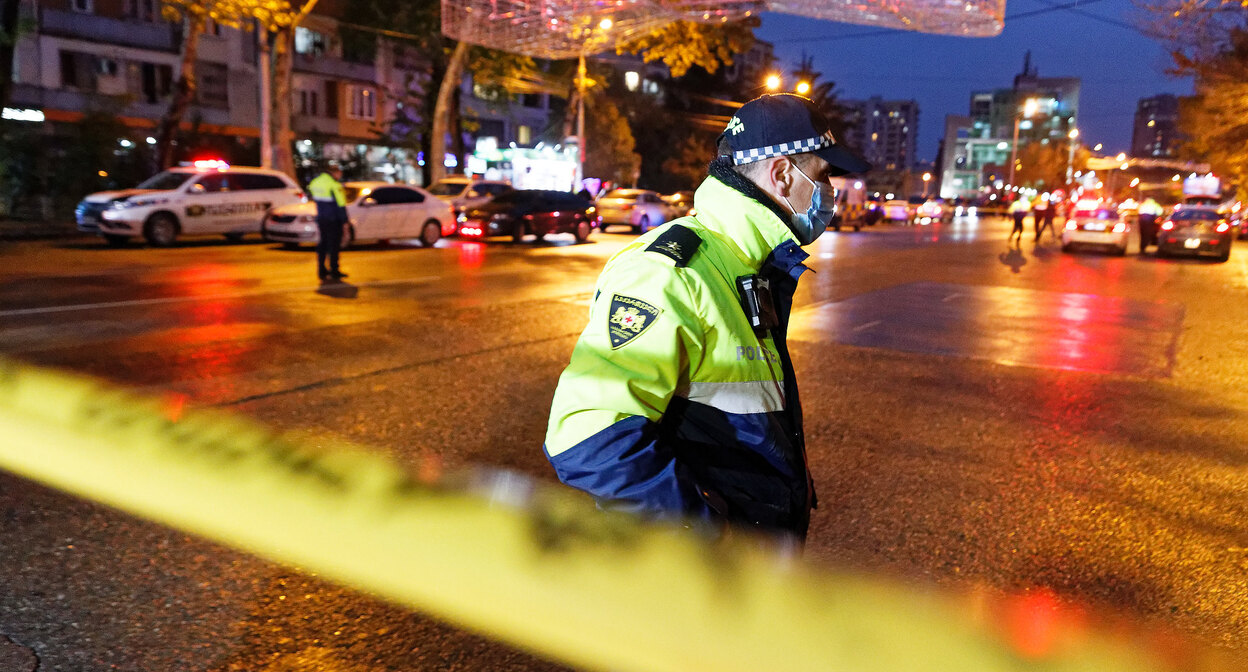 Police officers in Tbilisi. Photo: Nwsgeorgia/ https://www.newsgeorgia.ge/muljazh-bomby-i-strelba-prokuratura-raskryla-plan-po-napadeniju-na-shkolu-v-tbilisi/
