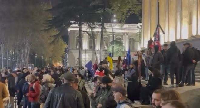 Demonstrators outside the Parliament of Georgia. Photo: Giorgi Mumladze