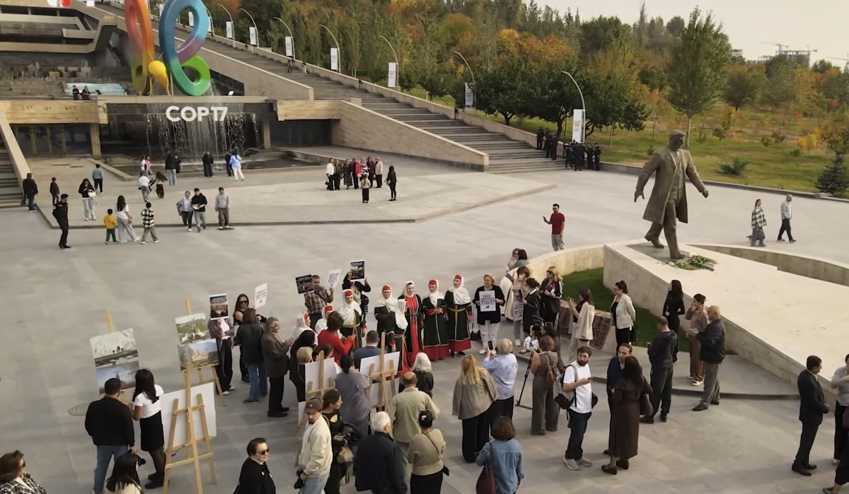 The action “Discover Artsakh. Let’s get acquainted!” near the entrance to the “green zone” of COP17. Frame from the video report Artsakh Public TV / YouTube