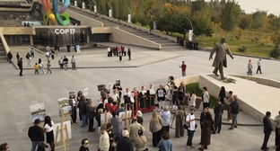 The action “Discover Artsakh. Let’s get acquainted!” near the entrance to the “green zone” of COP17. Frame from the video report Artsakh Public TV / YouTube